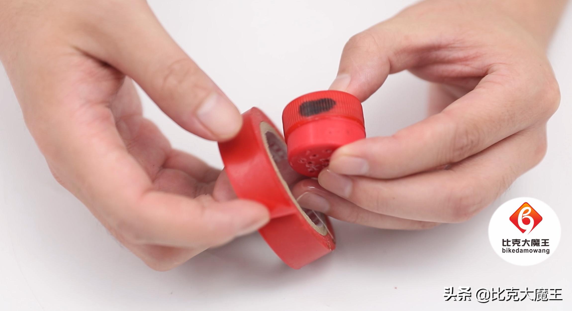 花露水洒到柜子上怎么去掉,花露水滴在衣服上的妙用