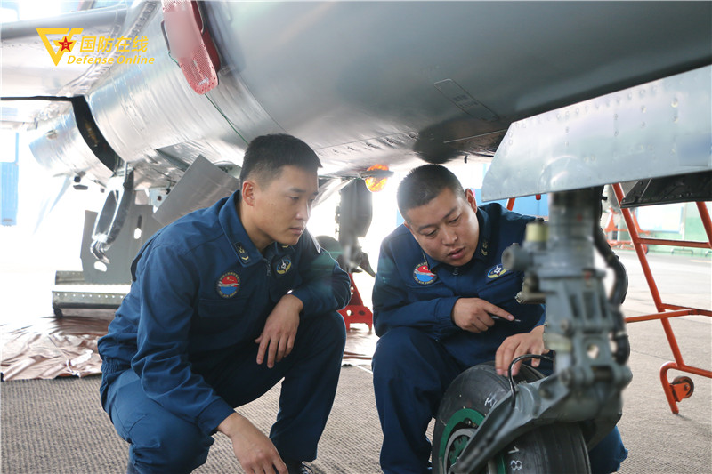 他们是军营“神医”，专治战机各种“疑难杂症”