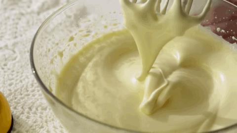 好吃的只有奶油的爆浆蛋糕,罗森摩卡芋泥味奶油蛋糕