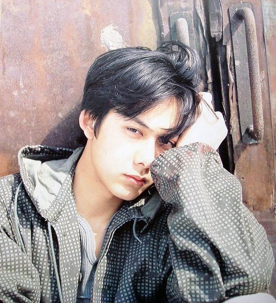 他是“世纪末美少年”，巅峰期为了爱情被雪藏，如今已成落魄大叔