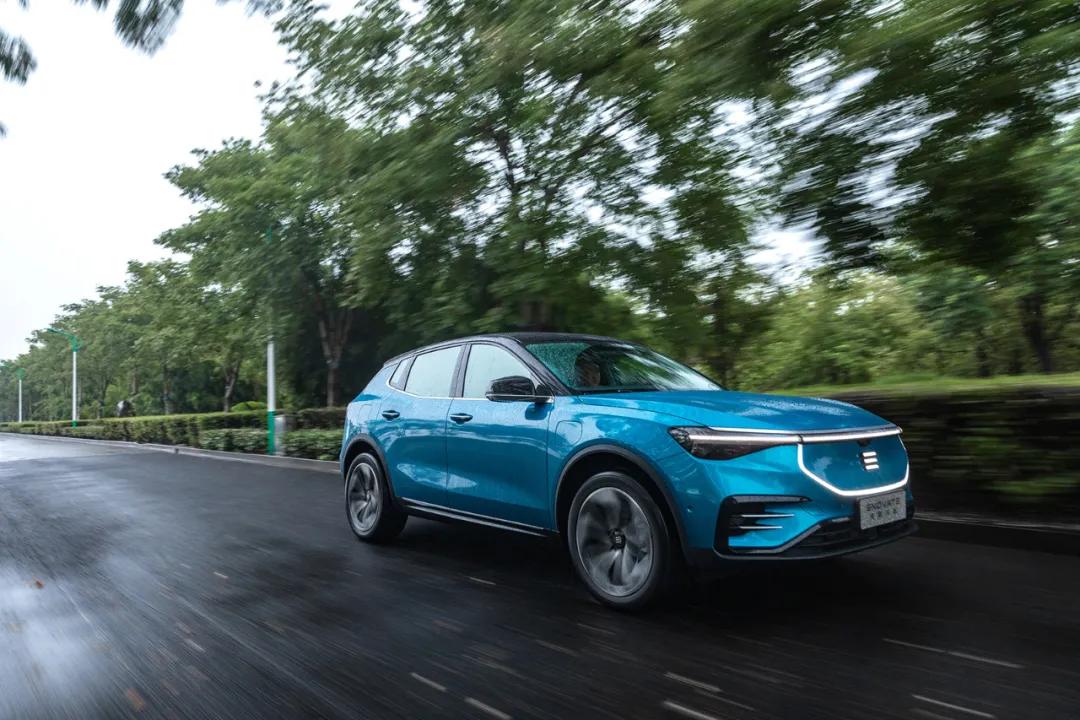 奥迪e-tron2021款50quattro豪华型,奥迪e-tron2019年最好的电动suv