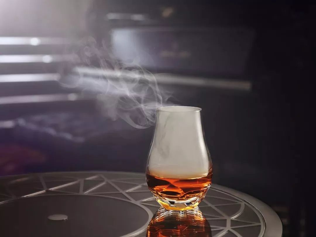 号称全球最佳的酒吧推出了音乐新酒单，是创新还是噱头？|品乐