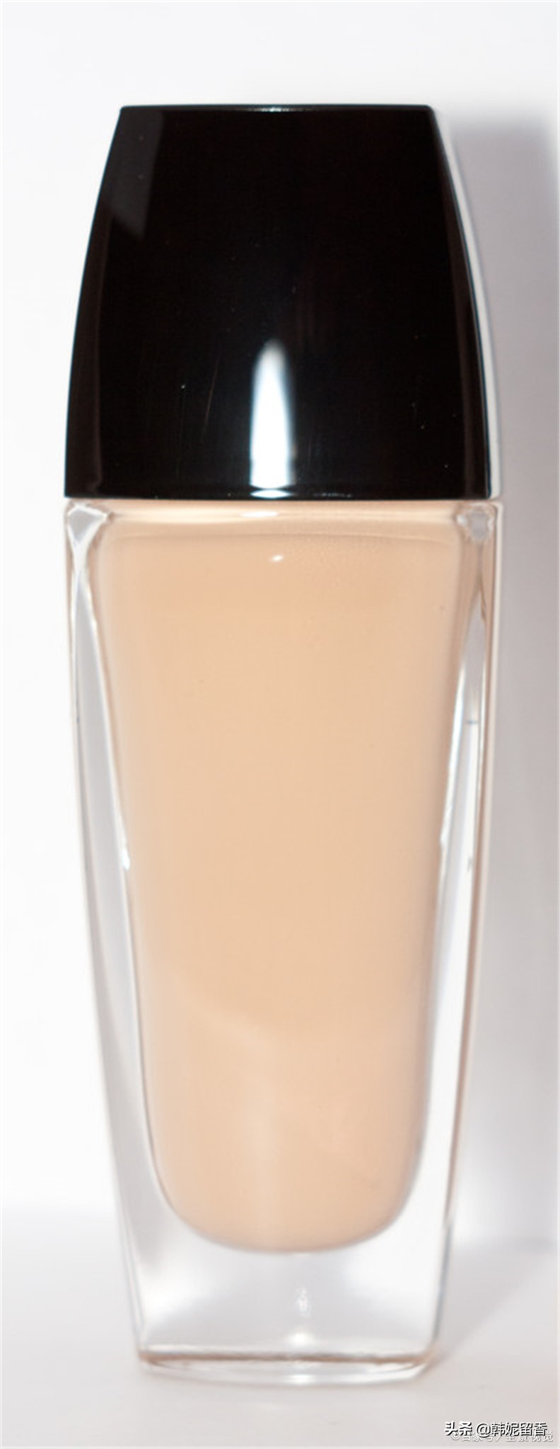 适合脸上有雀斑混油皮的粉底,粉底遮盖疤痕
