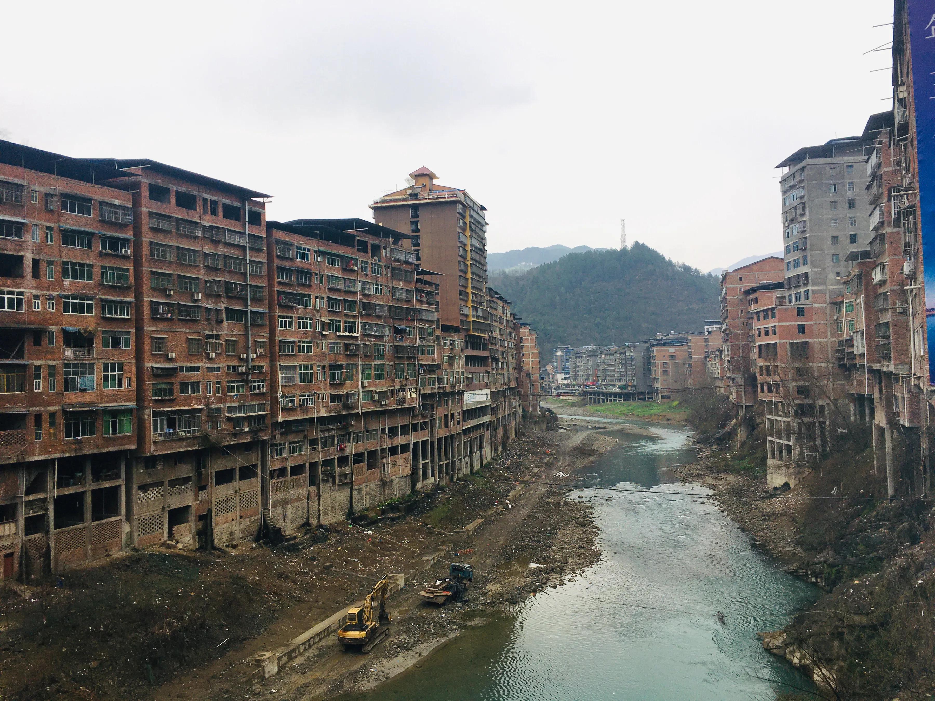 四川鸡鸣三省大峡谷,巴山峡谷荡秋千视频