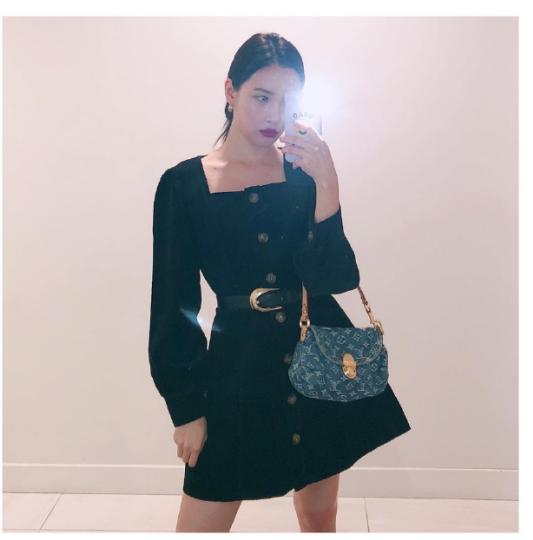 被韩国第一腿精吊打，卫衣+自行车裤“上松下紧”显高挑，真会穿