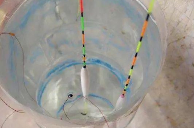 小鲫鱼钓大鲫鱼,小鲫鱼成群怎么钓