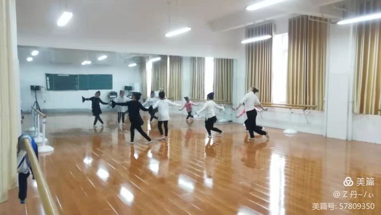 洋溢青*梦春**，绽放我光彩——洛龙二实校社团风采展示