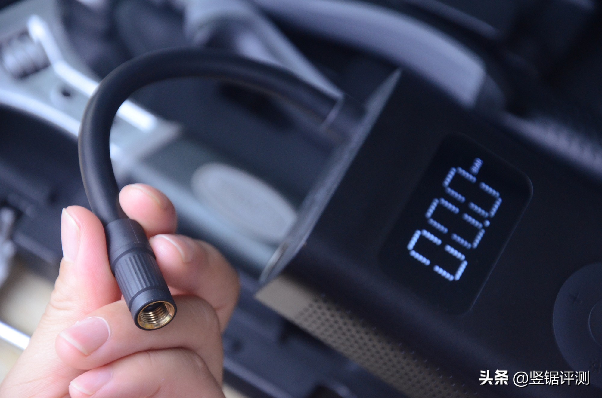 可以去修理厂给车胎充气么,去汽修店给轮胎打气多少钱