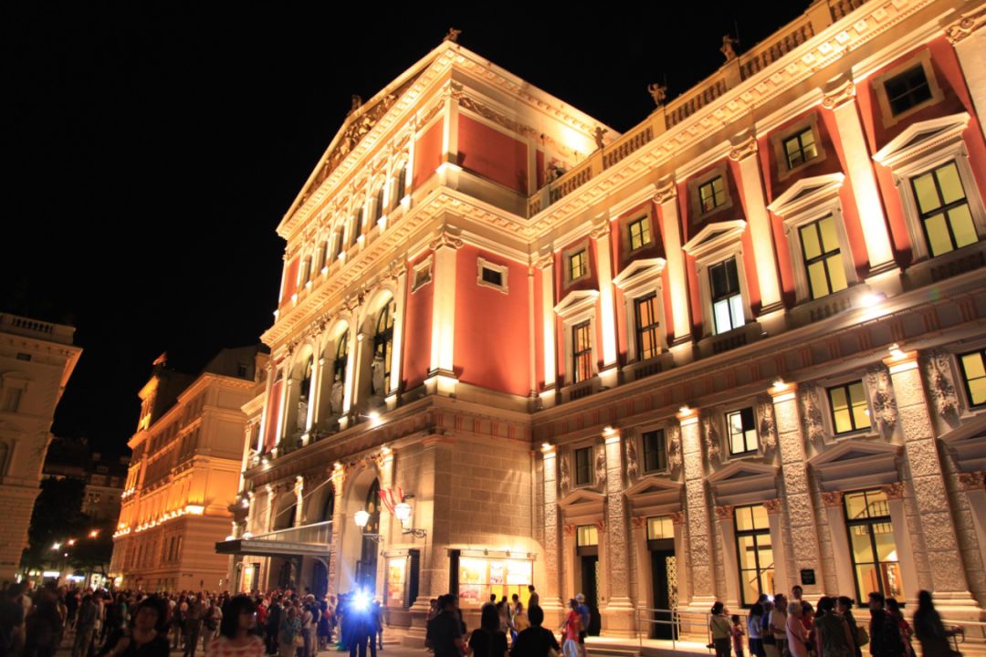 漫游世界后，80后辣妈在海边打造梦幻乌托邦，妆点绚烂人生