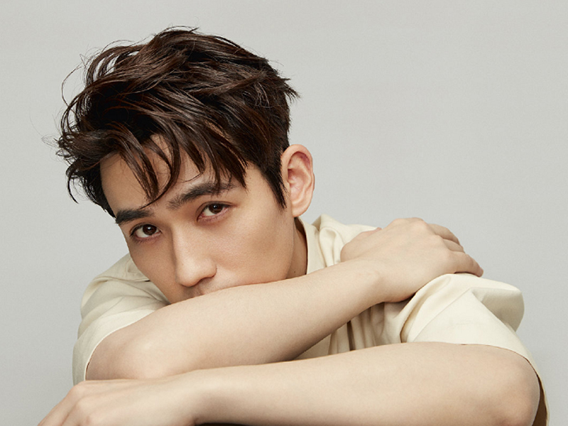 朱一龙时装男装图,在武汉穿西服的明星朱一龙