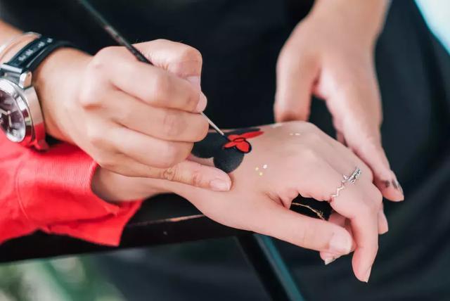 香港迪士尼乐园冰雪小镇好玩吗,最好玩的玩雪地方