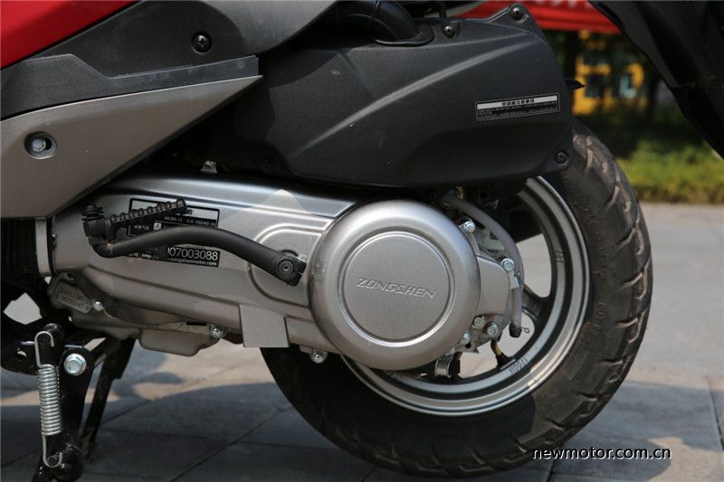 雅马哈和铃木的uu125踏板哪个好,125踏板雅马哈和豪爵怎么选