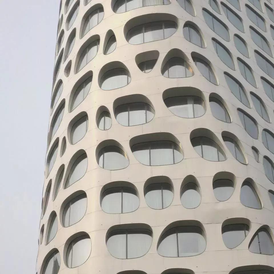 网友吐槽国内十大丑建筑,被人吐槽的中国建筑