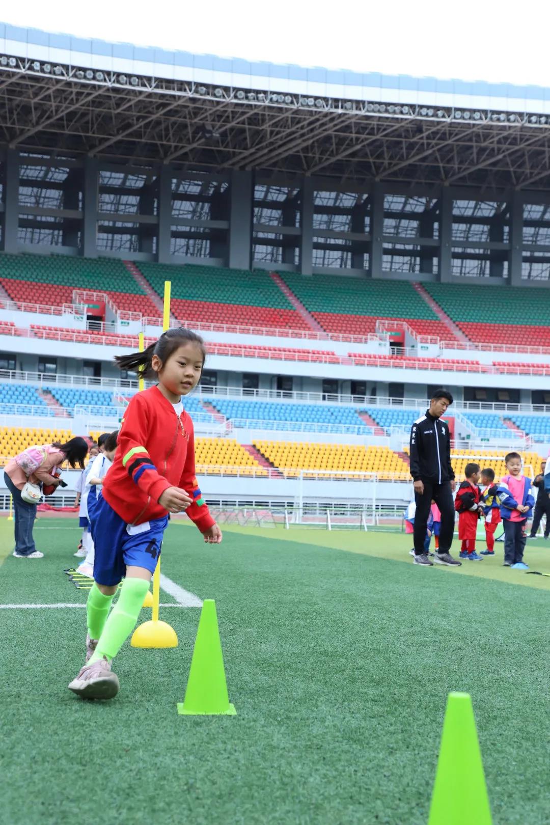 聊城大学附属幼儿园足球趣味赛成功举办