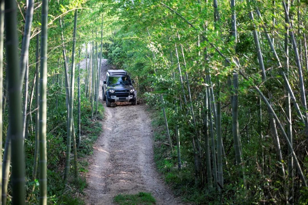 最新路虎卫士越野车,路虎卫士固特异at胎