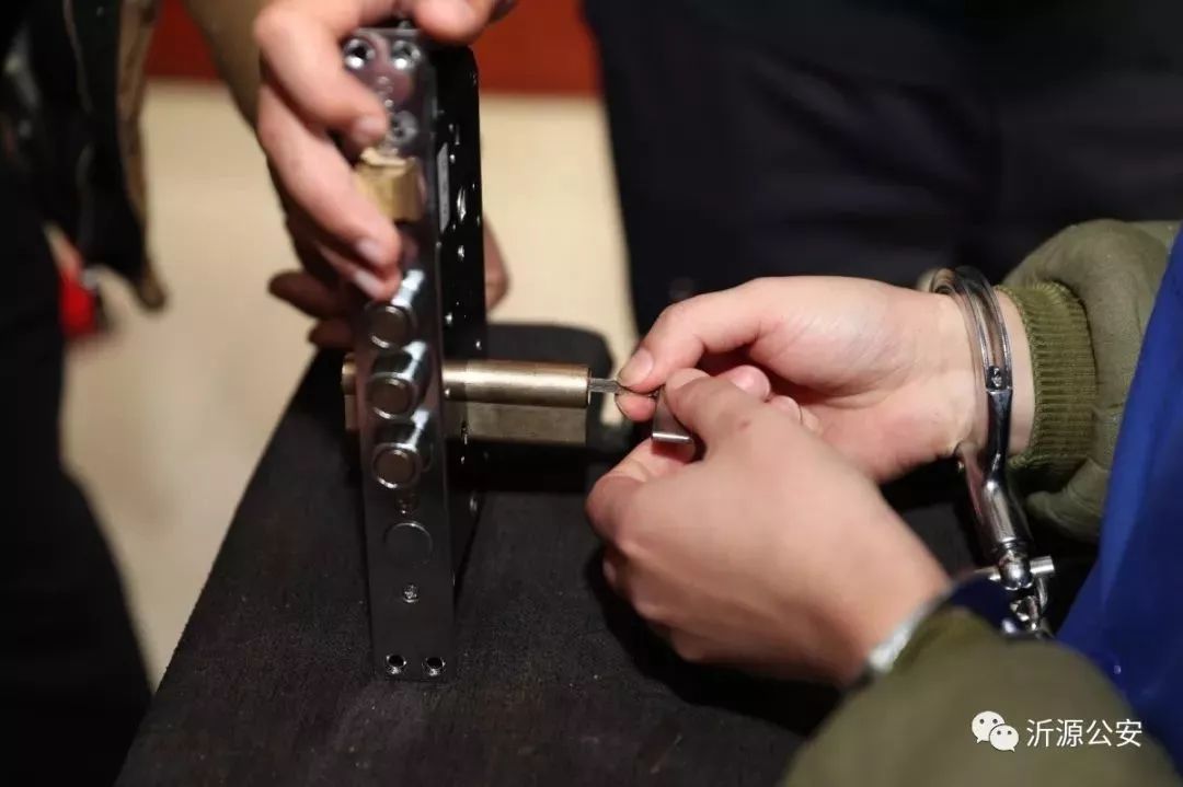 门锁有安全漏洞小偷轻易入室盗窃,防入室盗窃的锁