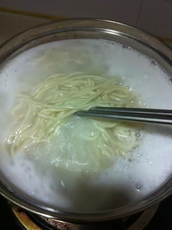 为什么煮粥会起很多白沫,煮肉泡沫多怎么回事