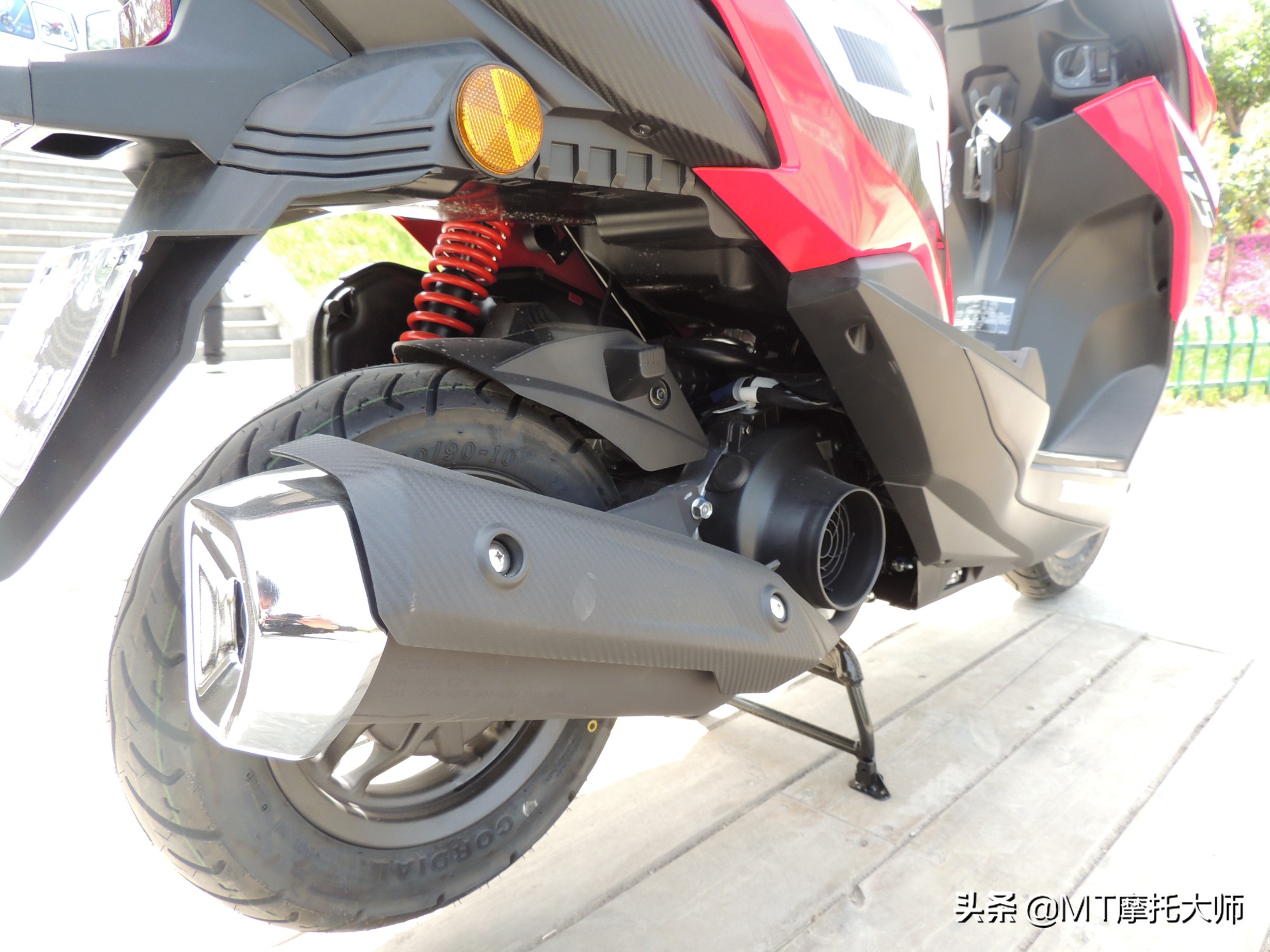 新大洲本田裂行rx125对比豪爵踏板,本田裂行125驾驶体验