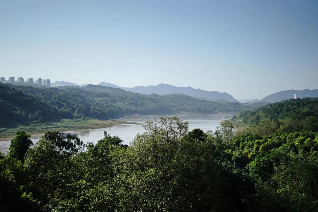 负重前行的路上也要心存美好,负重前行方能完成使命