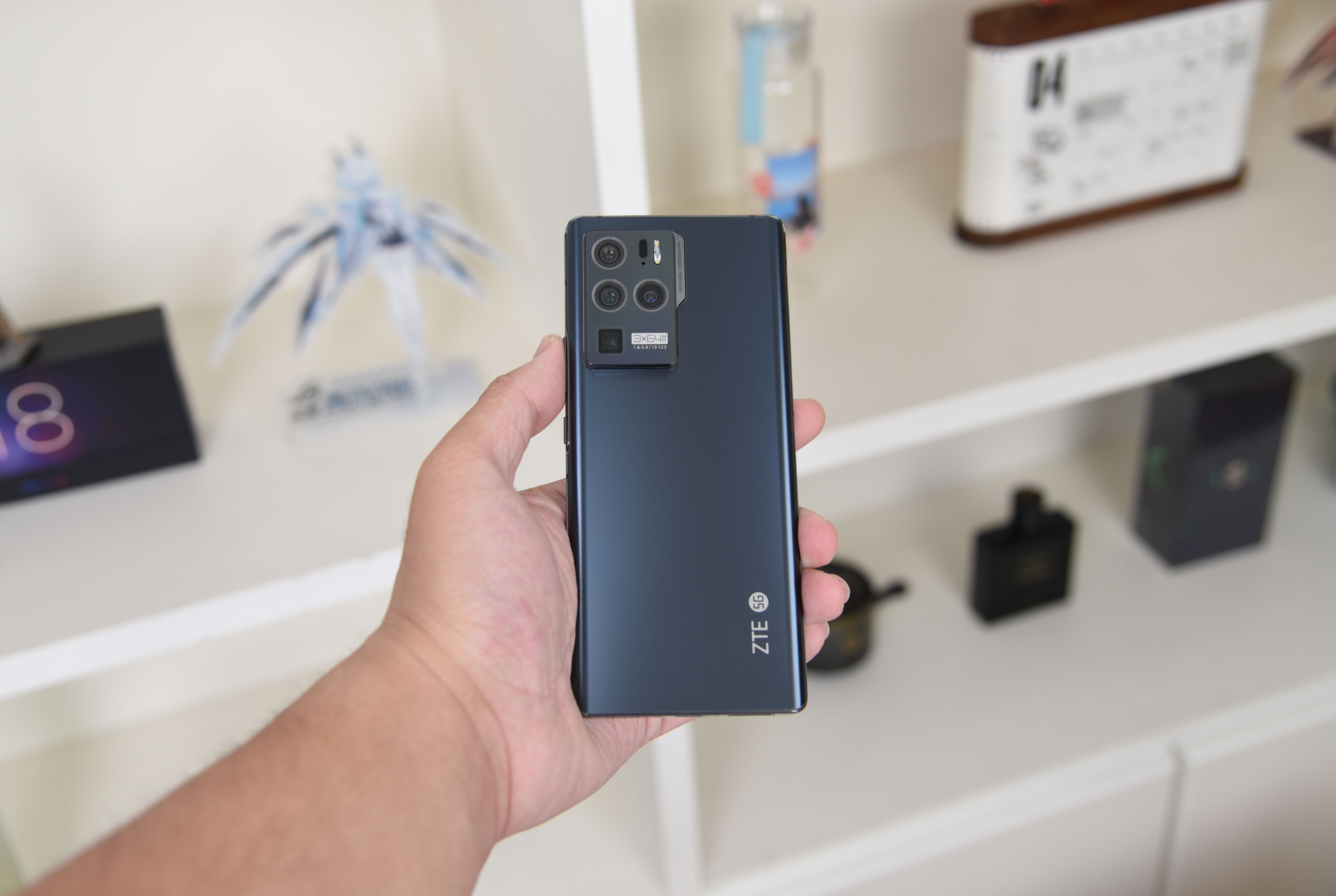 中兴axon30ultra评测屏下摄像头,中兴axon30ultra三千新机能入手吗