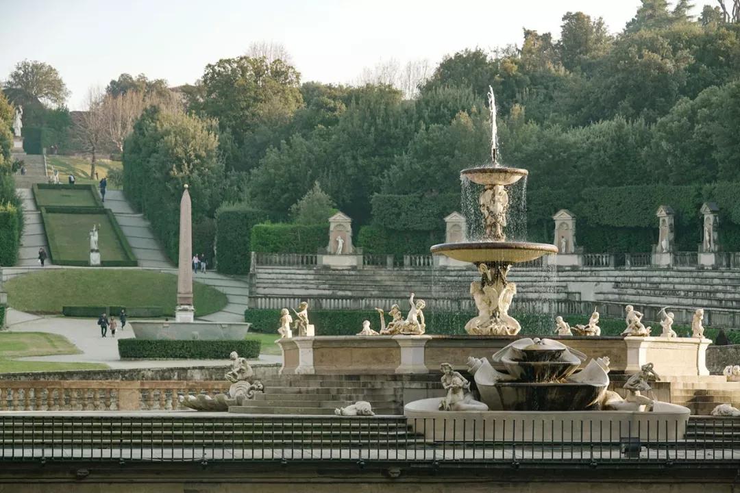 世界各大博物馆稀世珍宝,捐出百万家产的女人