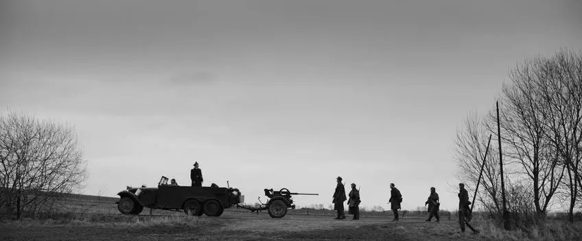 《冒牌上尉》：19岁少年逃兵的刽子手生涯，极权主义下的人性拷问