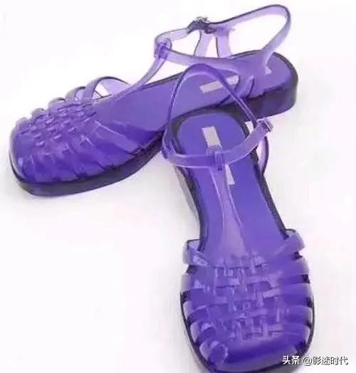 香奈儿凉鞋多少钱一双,香奈儿的奇葩凉鞋