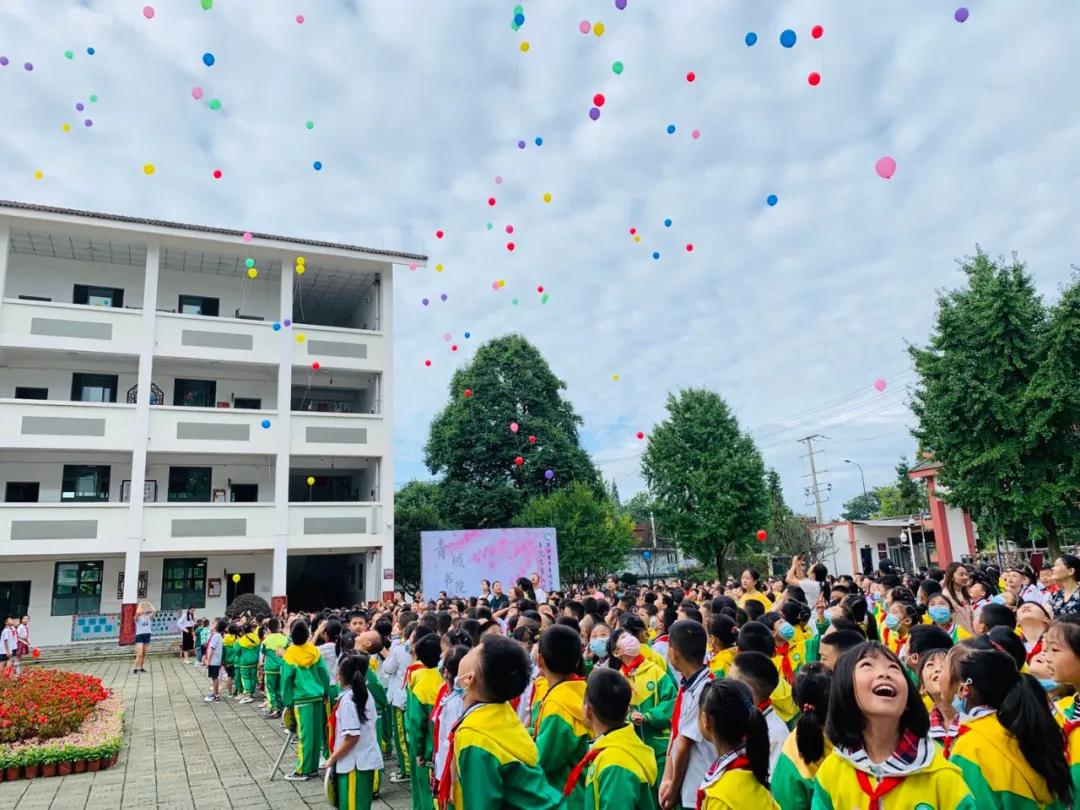 优教都江堰!美丽的花朵在这方热土上竞相绽放!