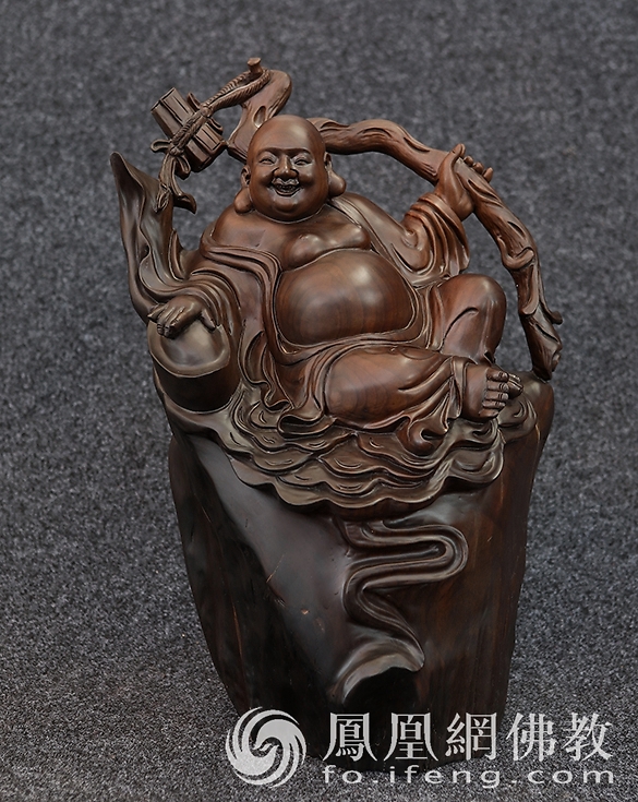 桐柏山木雕博物馆弥勒佛雕像,桐柏木雕博物馆龙的雕像