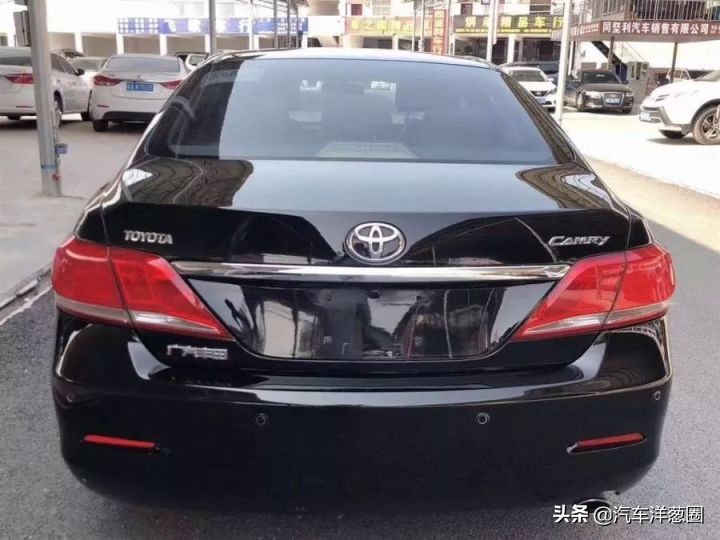 9万的十代雅阁,皇冠雅阁对比