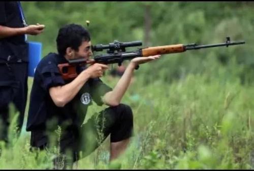 85式狙击步枪和svd区别,svd和85狙的区别