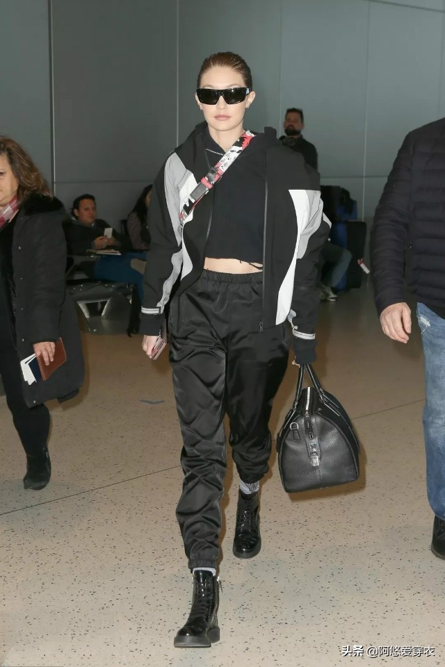 靴子裤今年最流行的穿搭,运动裤靴子配什么上衣