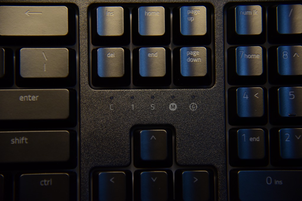 razer雷蛇萨诺狼蛛v2幻彩背光,游戏膜测评安卓