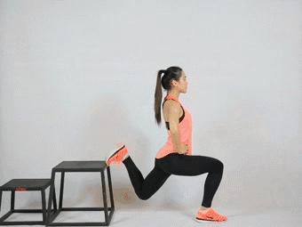 腿部训练哑铃深蹲怎么做,最锻炼大腿部肌肉的深蹲方式