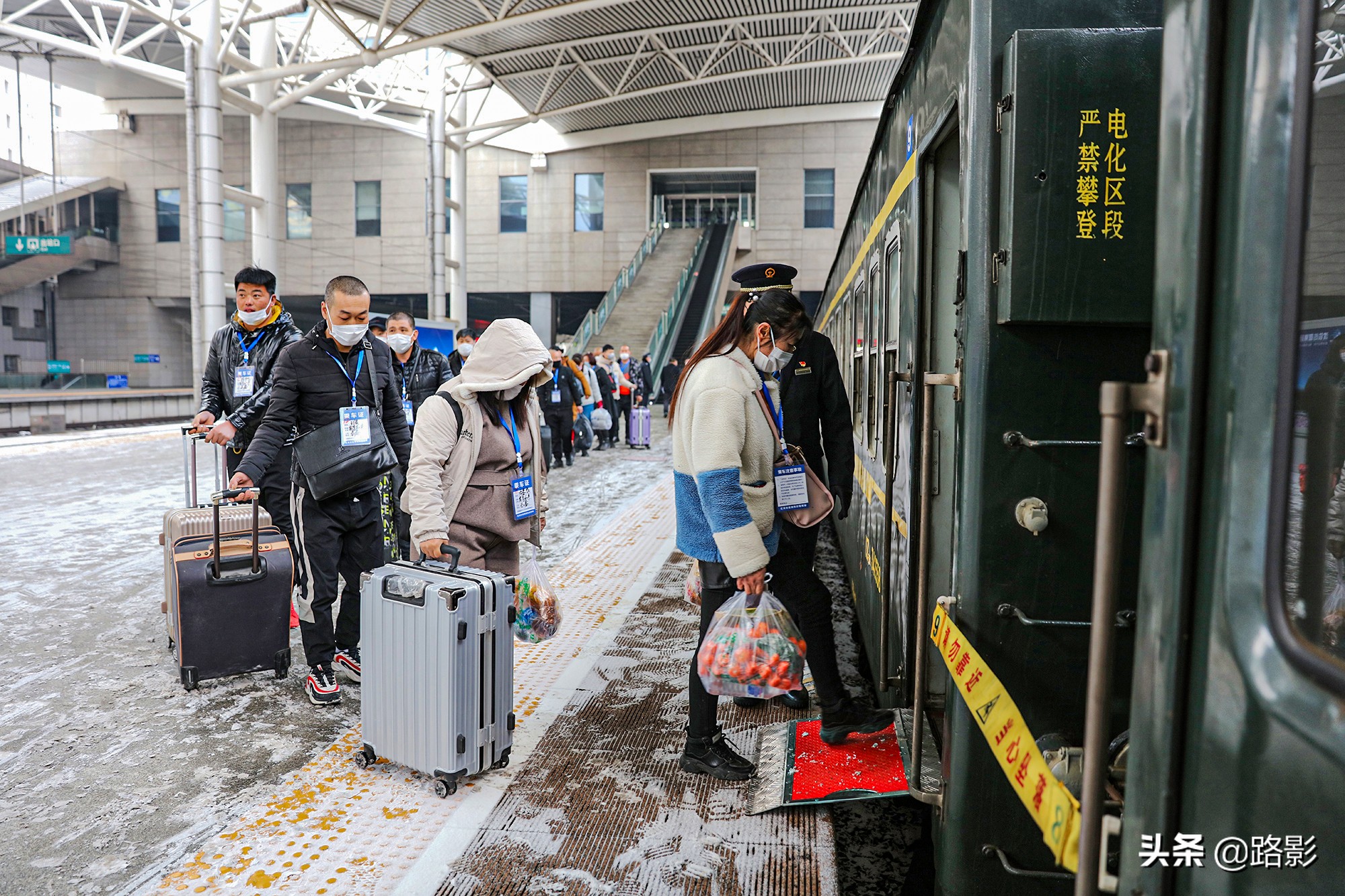 战疫情保春运铁路警察在行动,抗击疫情守护平安摄影征稿