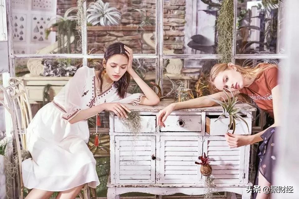 曾经的女装大佬亏73亿,女装巨头倒下千家门店负债72亿