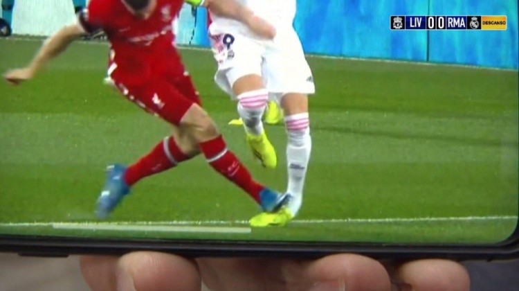 利物浦球迷看台被暴打,利物浦球迷被打