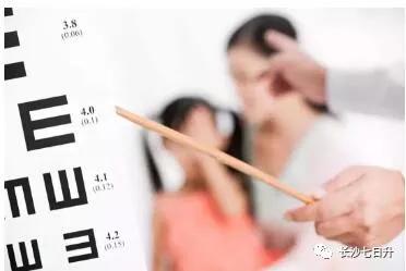 成人弱视用弱视仪,成年人弱视的原因及治疗