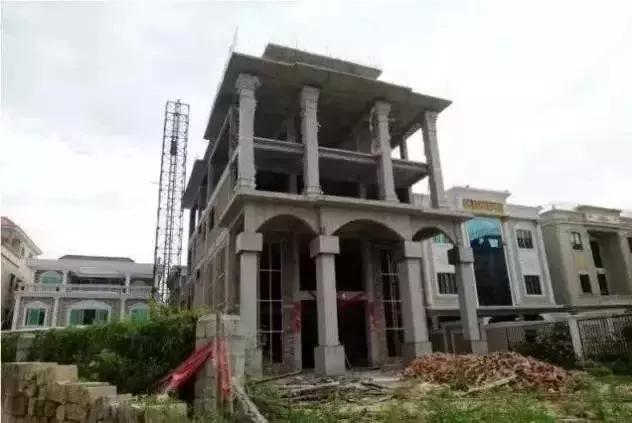 「看点」村支书竟是“*毒冰**教父”！4000警力开进他的地下王国！