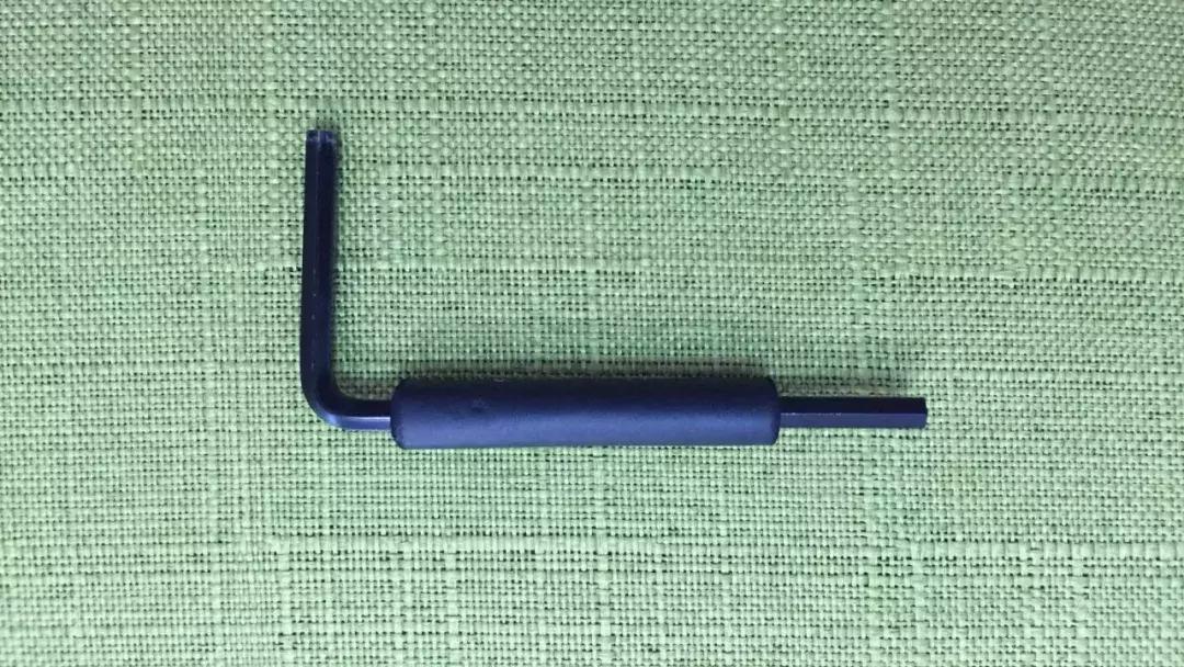 吉他弦距过高的原因及解决办法