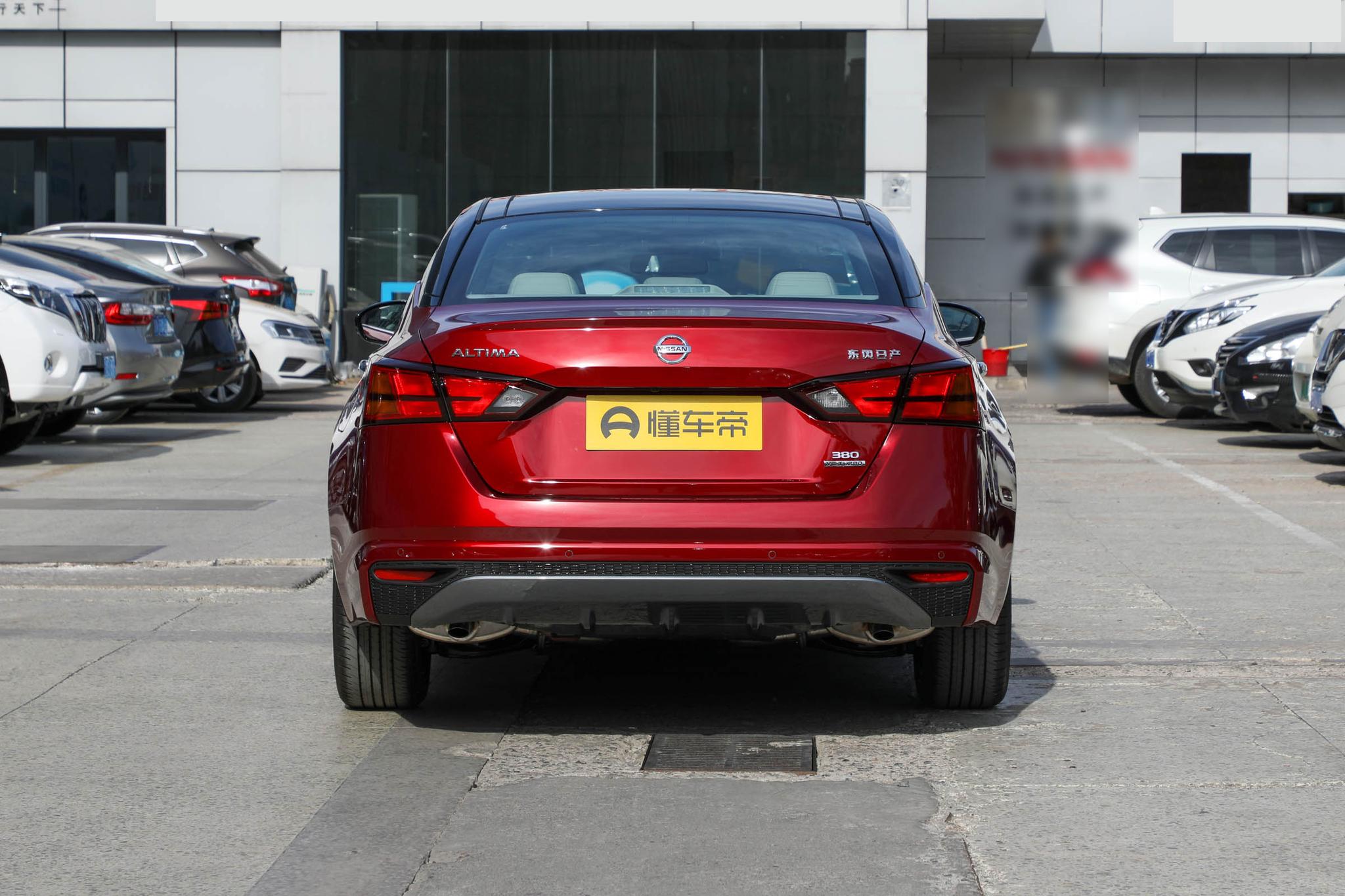 日产天籁内饰加木纹板,日产天籁的车感