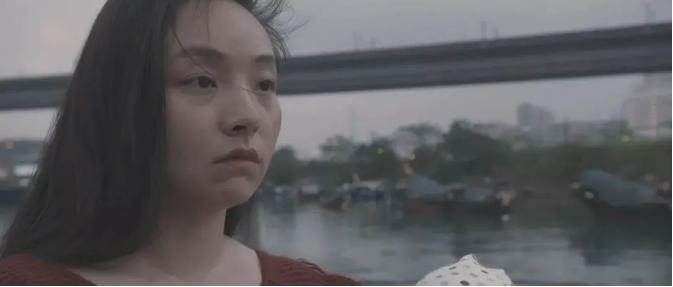 借情色构建起香港回忆，陈果坐上《三夫》的红van，然后消失了