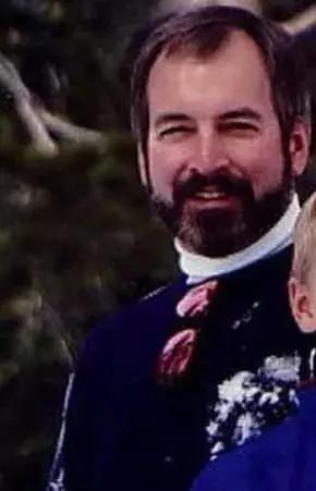 每分钟卖600件内衣，一年收入500亿，维密的三板斧到底是什么？