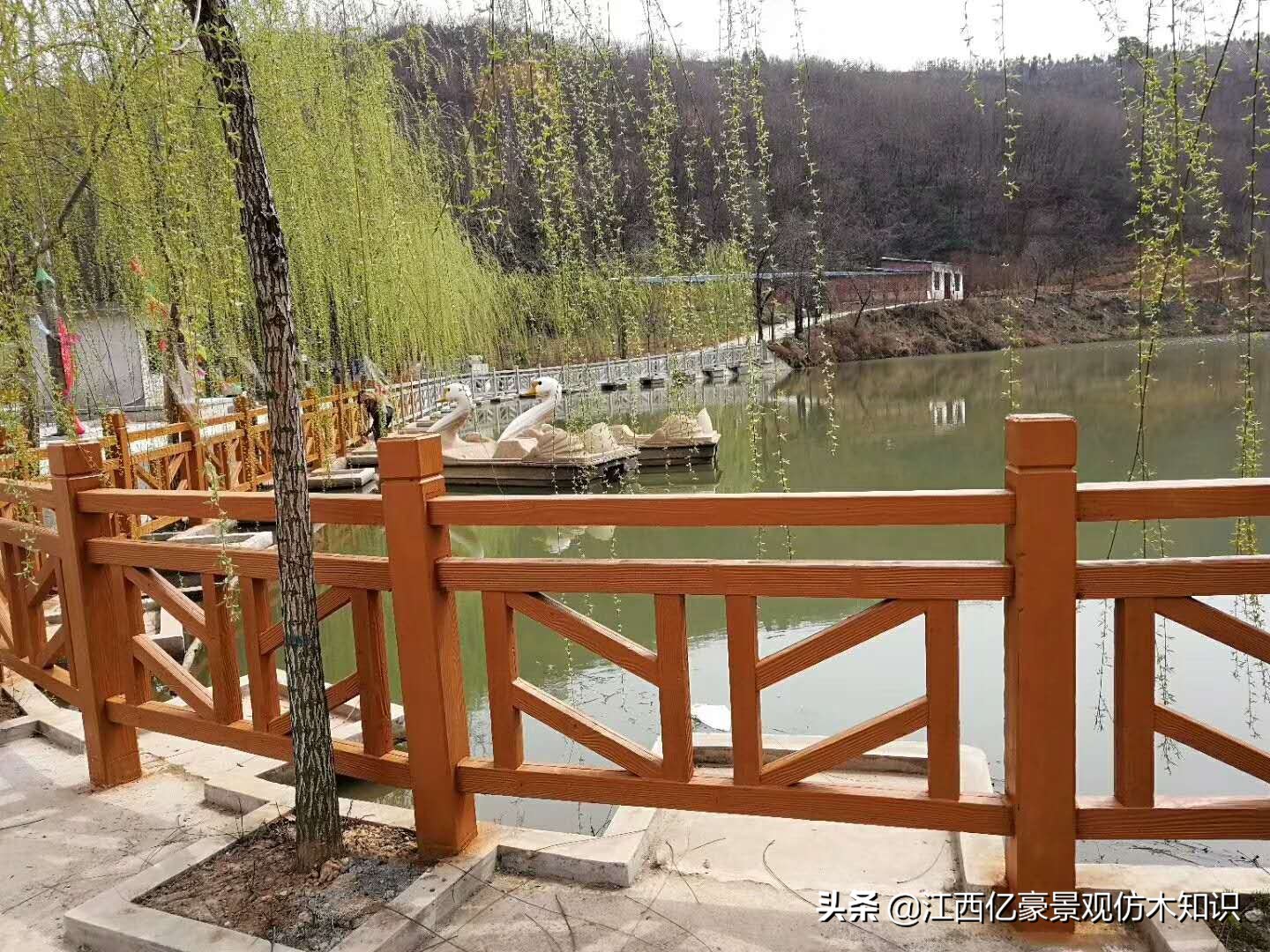 水泥仿木栏杆价格多少钱一米,景观水泥仿木护栏定制一米多少钱