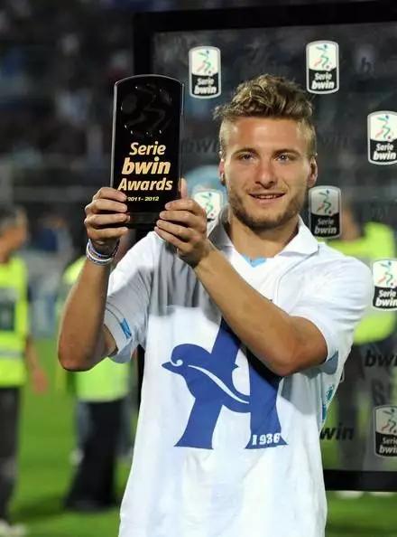 创意甲60年纪录,他足球生涯3起3落,空闲却只爱打游戏,冷落娇妻