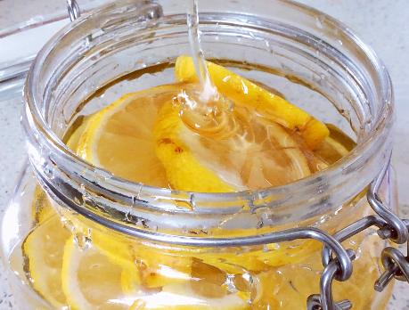 冻干柠檬水用温水泡还是用开水泡,开水泡柠檬水制作方法