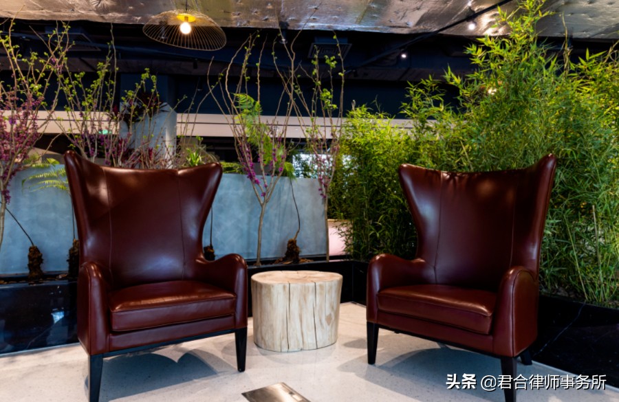 一家红圈律所的极致“凡尔赛”