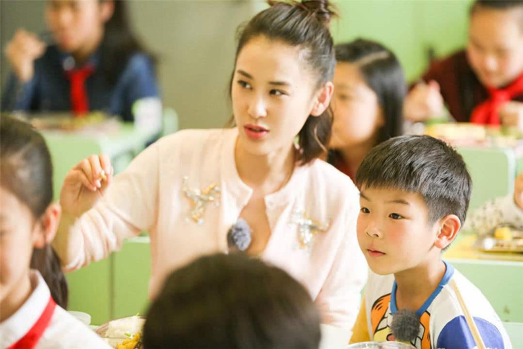 孩子总是见到人害羞怎么办,孩子总是怕见生人怎么办