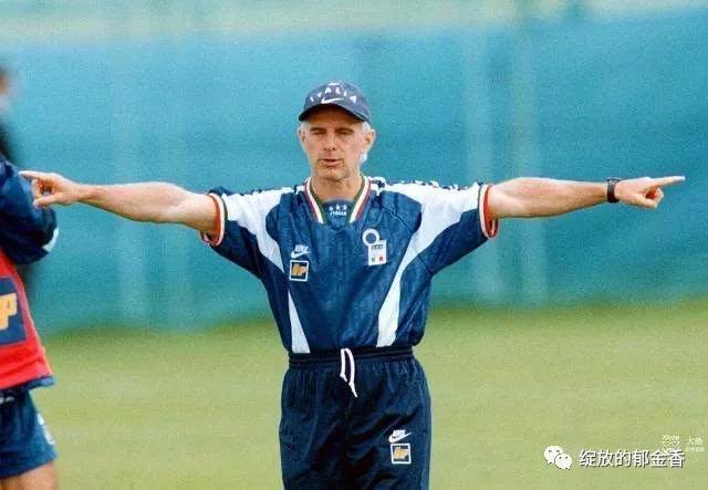 足坛教练排名里皮,阿里戈萨基采用的阵型