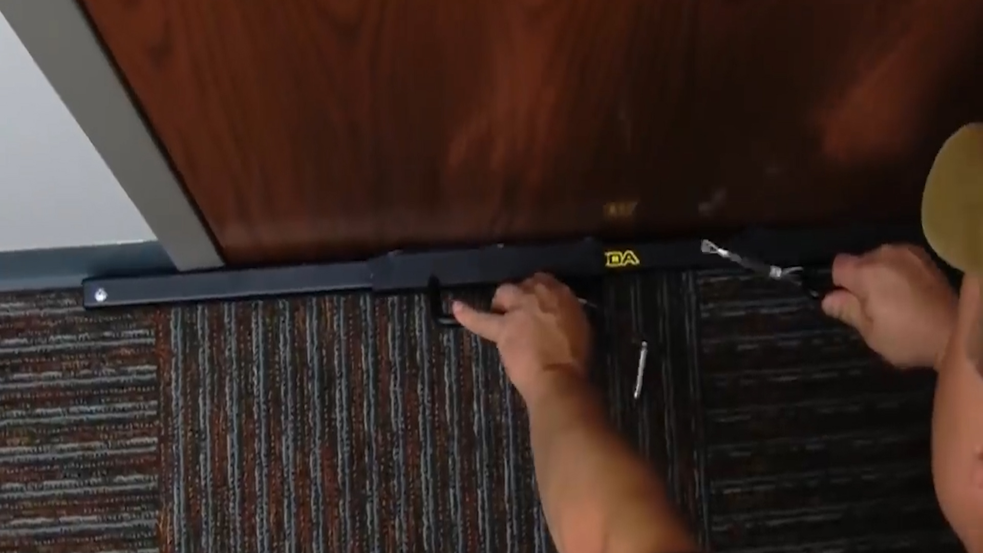 国外智能门锁,牛人发明门锁视频